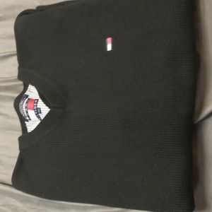 Mens Hilfiger size LG sweater